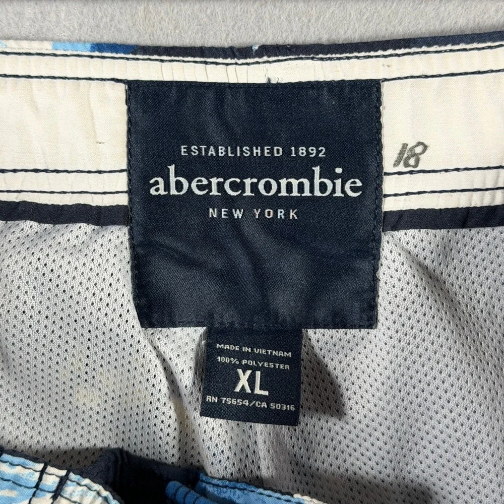Vintage Abercrombie & Fitch XL Navy Blue Hibiscus Floral Cargo Board Shorts